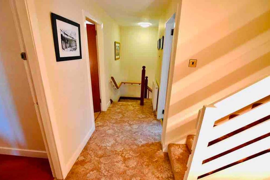 Aldourie Guest House room 1